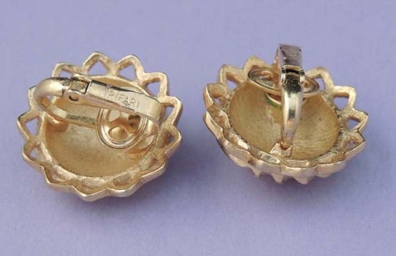 Vintage TRIFARI Button Earrings / Trifari Gold Bu… - image 4