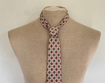 Vintage 1950s diamond motif pleated tie