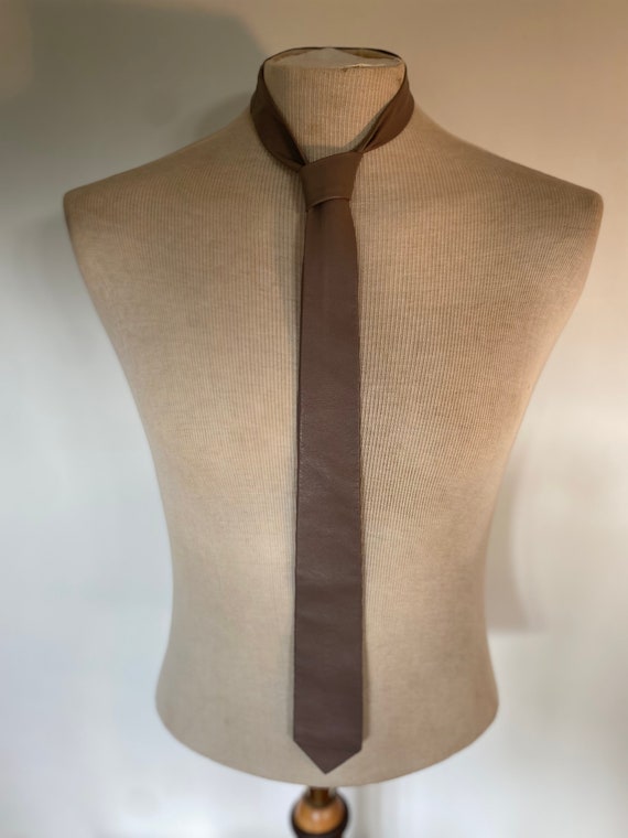 Vintage 1960s light grey skinny leather tie