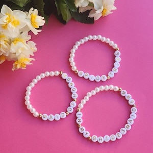 Recuerdos de dama de honor personalizados/Joyería de perlas acrílicas para el día de la boda/Pulseras personalizadas hechas a mano para tus días especiales/Pulsera con nombre
