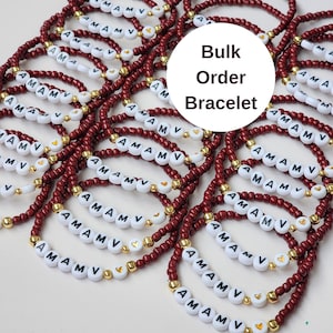 Personalisiertes Perlenarmband mit Wortanhänger: Individuelle Namensarmbänder in großen Mengen bestellen, Spendenaktion für die Krebsforschung, Freundschaftsgeschenk
