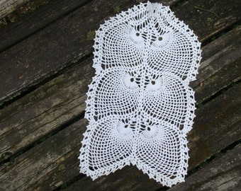 Charming Farmhouse Vintage Linens ~ Handmade Crochet Centerpiece ~ Doilies ~ Cream 9" x 15"