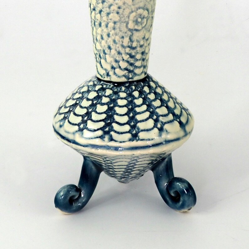 Lace Vase Flower Display Funky Tilted Pottery Vase Unique Vase Tripod Posy Pot Ceramic Bud Vase Tri-Foot Vase Small Vase