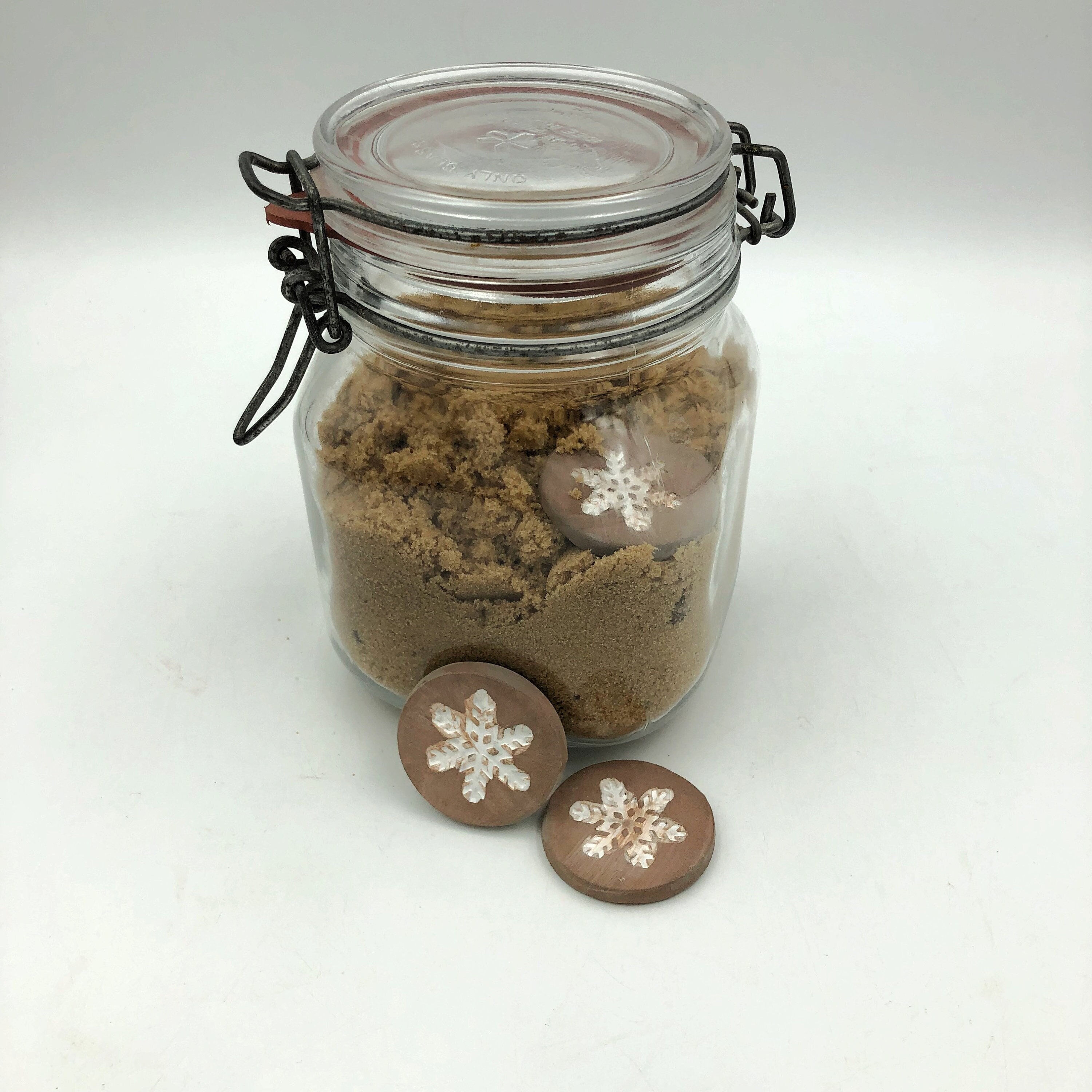 Brown Sugar Keeper Keeps Your Sugar Soft and Easy to Scoop Keeps Dried  Fruit Soft Also Nice for Aromatherapy With Essential Oils 