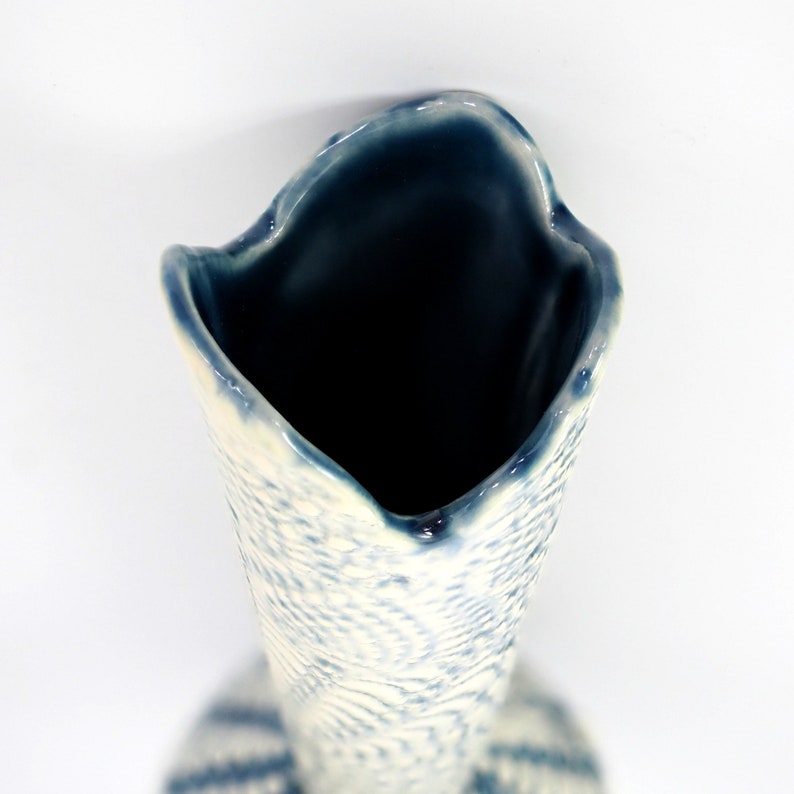Lace Vase Flower Display Funky Tilted Pottery Vase Unique Vase Tripod Posy Pot Ceramic Bud Vase Tri-Foot Vase Small Vase