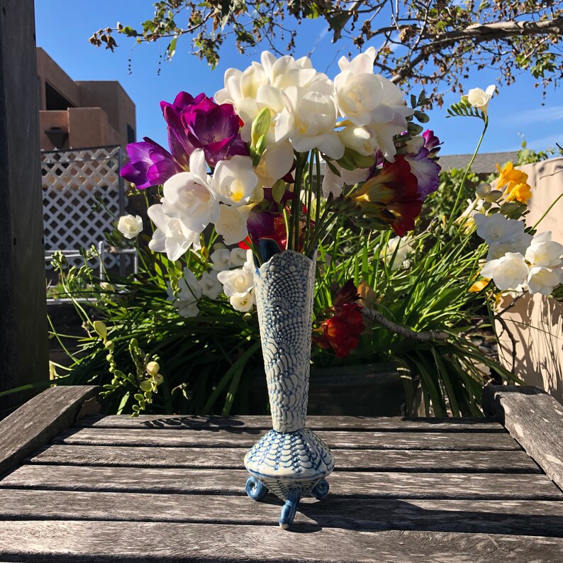 Lace Vase Flower Display Funky Tilted Pottery Vase Unique Vase Tripod Posy Pot Ceramic Bud Vase Tri-Foot Vase Small Vase