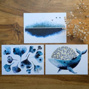 Set di 3 acquerelli dipinti a mano | Così innamorato del blu | Stampe artistiche A6 su carta di cotone pregiato al 100% | Paesaggio di balene e uccelli ginkgo