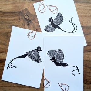 Vögel - handgemachte Linoldruck-Postkarten | Aquarellpapier A6 (14,8 x 10,5 cm) | schwarzweiß Druck handgefertigt minimalistisch stilisiert