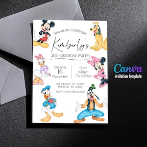 Op de afbeelding: Een witte uitnodigingskaart met Disney-figuren Mickey Mouse, Minnie Mouse, Donald Duck, Daisy Duck, Goofy en Pluto. De uitnodiging luidt: "Kom en vier Kimberly's 2e verjaardag!" met evenementdetails en RSVP-informatie.
