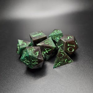 Veelvlakkige dobbelstenen voor Dungeons & Dragons, handgemaakte harsdobbelstenen, dobbelstenen met scherpe rand voor DnD