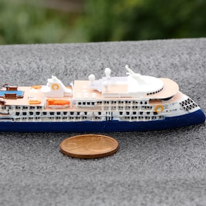 1:1250 Quark Expeditions' Ocean Explorer Waterline Cruise Ship Model