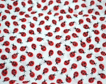 Tissu vintage - Petites coccinelles rouges sur blanc - Coton et polyester 44 x 28 po.