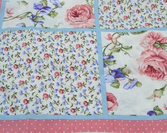 Tissu Marcus Bros vintage - Panneau carré de courtepointe floral cottage rose et bleu - Coton Burgos