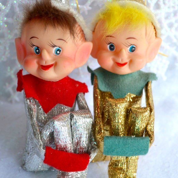 Adornos de Navidad Vintage - rodilla Hugger Elf par - elfos metalizados plata y oro de piel de pelo