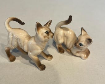 Tiny Cats from around the world: Collectible porcelain Siamese pair 1 - 1 1/2” tall, from Italy, 1985