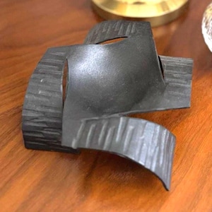 Brutalist Vintage Kerzenhalter Skulptur aus Eisen - 1970er Jahre schwarz Metall