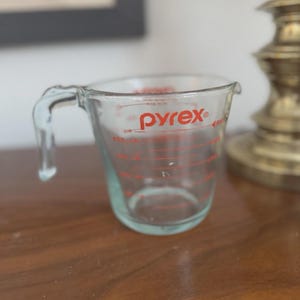 Vintage Pyrex 2 Cup 500 mL 16 Oz Glass Measuring Cup #40 - Excellent Condition