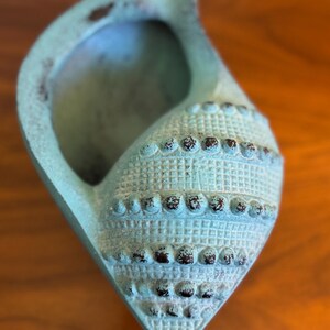 Vintage Metall Muschel Übertopf, Küstenmuschel Dekor, Mid Century Style Catchall Bowl, Türkis Muschelschale, Strandhaus Akzent