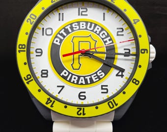 Pirates MLB Desk Clock: Baseball Team Decor