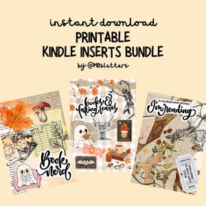 Puede incluir: Paquete de insertos Kindle imprimibles con fondo beige. El texto "instant download PRINTABLE KINDLE INSERTS BUNDLE" está en la parte superior. Tres insertos presentan ilustraciones con temas otoñales, incluyendo hojas, setas, fantasmas y los textos "Book Nerd" e "I'm reading".