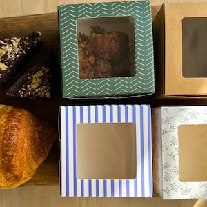 Bakery Box with Window 25‑Pack – 4.25″ Square Pastry & Cookie Gift Packaging in Various Colors