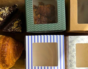 Caja de repostería con ventana, paquete de 25 unidades – Envase cuadrado de 10,8 cm para pasteles y galletas, disponible en varios colores.