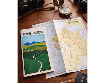 Guía de viaje de Kyushu, Okinawa, Japón, 1975 con mapa desplegable impreso en Japón