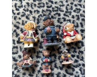 Sortierte Menge von 6 Harz-ähnlichen Teddybären Figuren Shelf Sitters Grannycore Decor