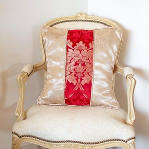 Luxurious cushion cover in gold satin fabric with central red and gold jacquard band - Unique piece - 45 X 45 cm