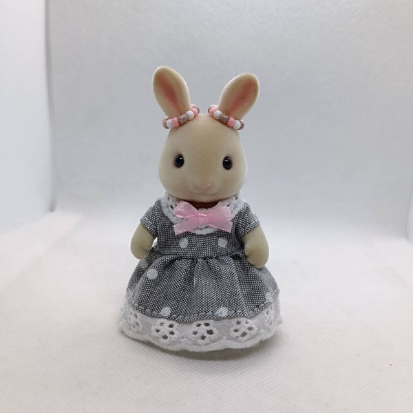 Handmade beautiful gray polka dots dress Sylvanian Families / Calico Critters - miniature doll clothes outfits / pastal beads pink white