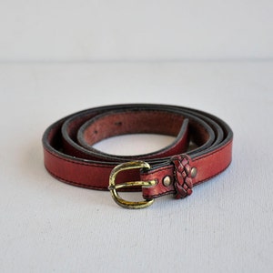 Vintage Rusty Red Brown Skinny Genuine Leather Belt Size Medium Twin Pin Gold Buckle ///3999