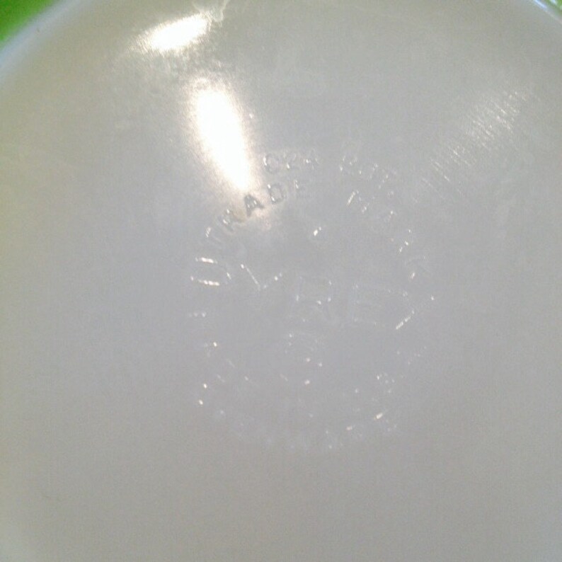 Vintage Lime Green Pyrex 2 Quart Casserole