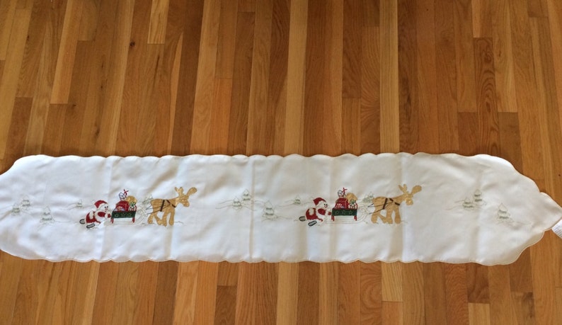 Vintage Table Runner Santa In His Sleigh DeliveringToys