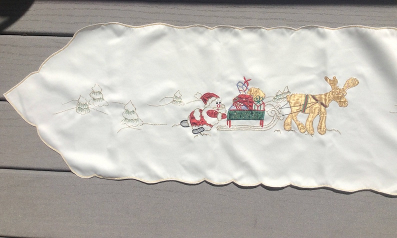 Vintage Table Runner Santa In His Sleigh DeliveringToys
