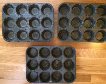 Vintage WWII Muffin Cupcake 12 Hole Metal Pan