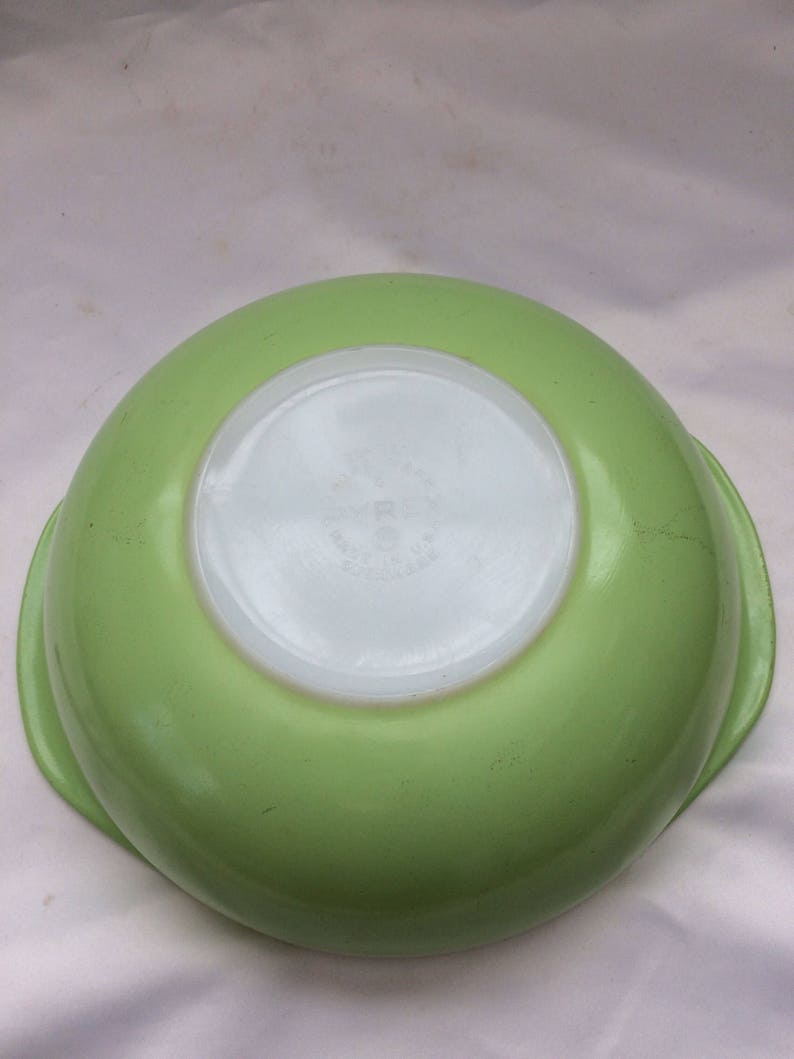 Vintage Lime Green Pyrex 2 Quart Casserole