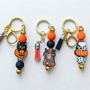 Halloween Silicone Beaded Keychain – Pumpkin, Cat, and Witch Bag Charm | Spooky Tassel Key Ring for Purse, Backpack, or Keys | Fall Gift