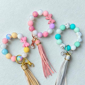 Pink Rainbow Silicone Beaded Keychain with Bow & Tassel – Pastel Wristlet Key Ring, Gift for Her, Cute Car Accessories, Bag Charm