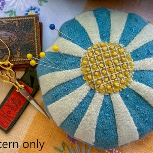 Daisy speldenkussen patroon met hand geverfde wol