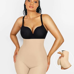 Könnte beinhalten: Eine Frau trägt einen schwarzen BH und beige High-Waist-Shapewear-Shorts. Die Shorts reichen bis zur Mitte des Oberschenkels und haben ein nahtloses Design. Ein kleineres inset-Bild zeigt die Rückseite der Shapewear und hebt ihre Konstruktion hervor.