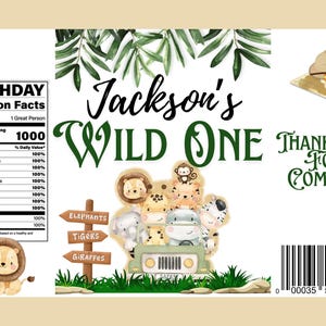 Op de afbeelding: Een groene en witte verjaardagscadeauzak met een jungledieren thema. De tas heeft een groen en wit jungledieren ontwerp met de tekst "Jackson's Wild One" en "Bedankt voor het komen!" De tas bevat ook een voedingswaarde-etiket met de tekst "1000" en "1 Grote Persoon".