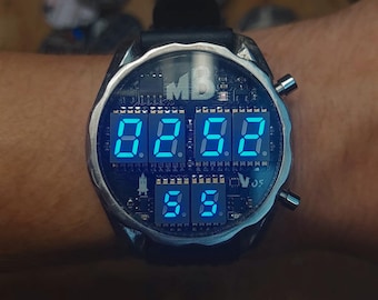 V5 Veille technique sur le terrain | Montre numérique faite main étanche | Charge magnétique, inclinaison vers l'activation, batterie de 25 jours | Montres MB