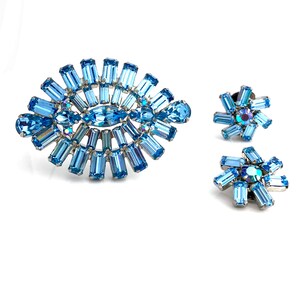 Vintage 1950s Signed WEISS Icy Blue Jewel-tone Rhinestone Brooch Earrings Set