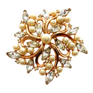 Vintage 1950s Signed TRIFARI Faux Pearl Clear Rhinestone Star Flower Brooch Pin