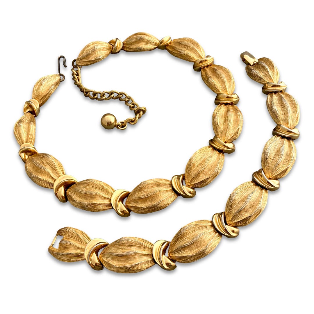Kramer Ribbon Walk Vintage 1960s Signed KRAMER Ribbon Metalwork Gold-tone Necklace ...