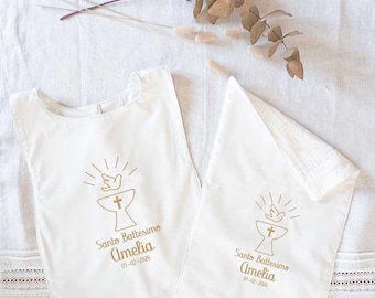 Traje de bautizo con pila bautismal con nombre y fecha bordados, además de toalla, bata bautismal, toalla bautismal personalizada.
