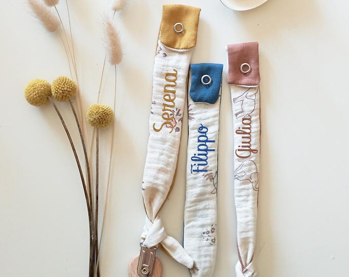 Patterned muslin and cotton pacifier chain with personalized embroidery