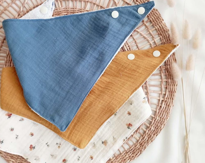 Customizable baby muslin triangular bandana bib