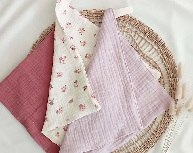 Cotton muslin cloths for newborns, customizable with name embroidery