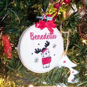 Decorazione natalizia personalizzata per bambini, pallina albero di Natale, pensierino natalizio per bimbi ricamato con nome e disegni
